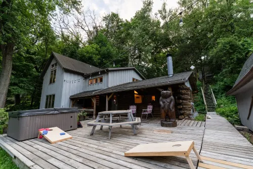 Gorgeous Lake House on Little Green Lake