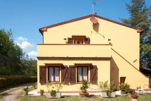 Isolated and peaceful farm located on the slopes of an enchanting valley