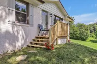 Serene Hilltop Getaway - Near Lieper's Fork