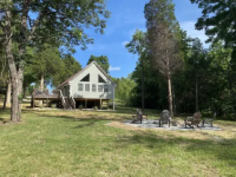 Lakefront Diamond on The Rough Hotels in Grayson County