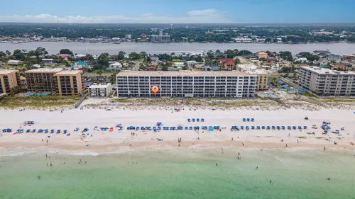One Step to the Beach! / Spacious Beachfront Condo - Beach resorts