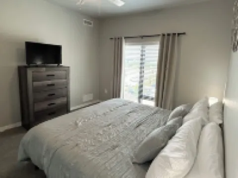 Brand New 1 Bedroom, Gym, Social Room, Balcony Hotels in Waukee