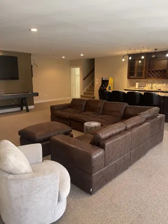 Large Rental in Rumbling Bald Resort on Septic.  No damage. Ready to go!