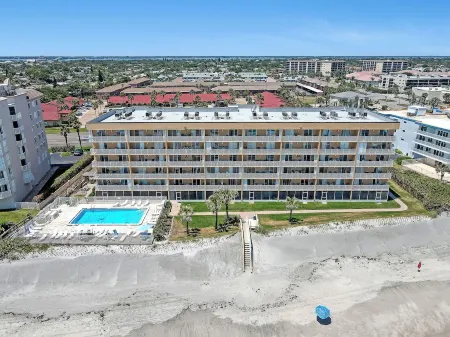 Coastal Charm: 2 Bedroom 2 Bath Beachfront Condo, Indian Harbour Beach