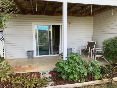 Quiet Townhouse - Cozy Gas Fireplace - Near Lake Chatuge