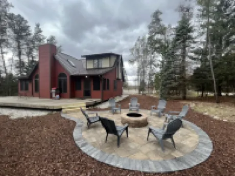 Willy T's Crystal Mountain Ski & Golf Cottage