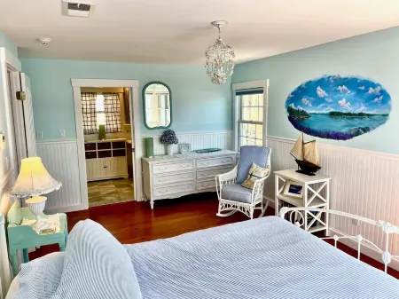 Maine Waterfront Cottage: Nestled on an acre of land, with 500ft of shore front