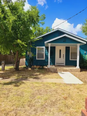 Cozy apartment in charming Denton walkable to TWU