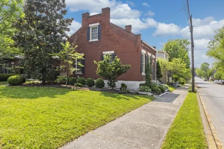 🌟 Adorable Historic 🏠 in the ❤️ of St. Charles 🌟