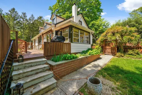 Modern & Cozy 4 bd/3 ba WC convenience!