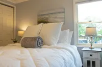 Whitewater Lake Living - Large Deck - In The Heart of the Kettle Moraine Отели рядом с достопримечательностью «Уайтуотер Спринг Уотер»