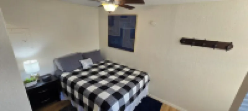 Cozy Updated Cove of Heaven, 5 mins from Lake Hefner and mall. Centrally located