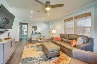 Peaceful Getaway Close to Loop, Beach, Dining