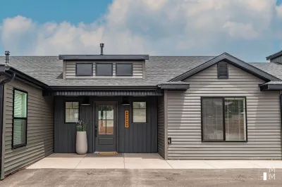 BLACK SHEEP INN Newly Constructed Suffolk #2 of 4 Units
