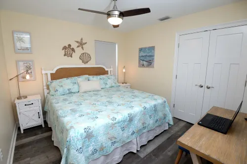 PCB Oasis, Stunning Private Saltwater Pool, 6 Min Walk to the Beach.