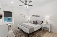 NEW! 6 BR, Pools, Hot Tub, Game Rm, Theater Rm, LAKE Views, Location, Sleeps 18