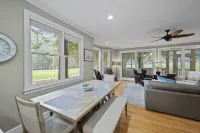 Beautiful Golf Cottage in Gated/Resort Community Close to