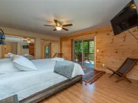 Stunning Mtn Views, Hot Tub+Fire Pit, Fireplace~Grill, WiFi, Private, Near Town! Hotels in Mitchell County