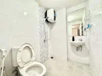 3 Bedroom Tokyo Riverside PIK 2 for 5 PAX, 2 Bath Hotels near Aloha Pasir Putih