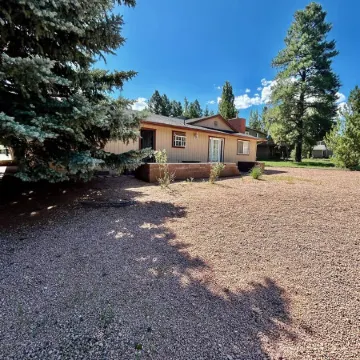 Country Club Reining Deer Ranch. Snowbowl, Golf, Fireplace!