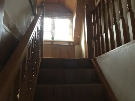 Charming Well Equipped Lodge by the Beautiful River Yarty