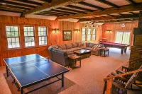 Ski-in Townhome MT. Snow, Shuttle, Fireplace, Renovated End Unit, Bears Crossing Hotels in West Dover