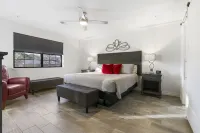 2 bedroom, 2 bath ground floor condo with indoor pool minutes from Branson strip