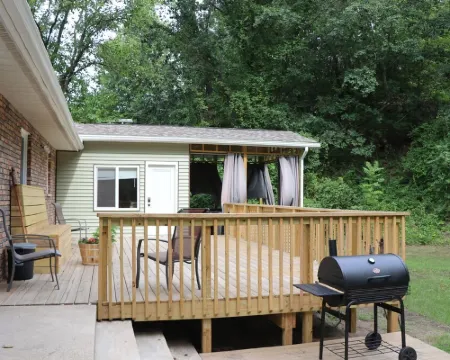An Escape to a Dream of Green and relaxation. Hotels in Gary