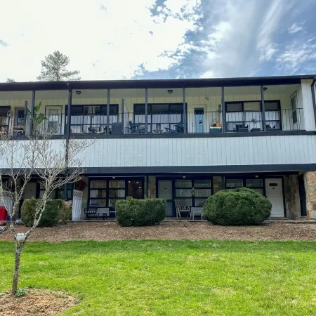 Lakefront Condo  Historic Flat Rock at Mill House Lodge Sleeps 2 Newly Renovated