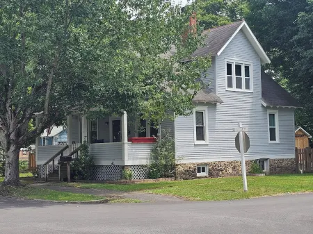 Cozy Home Close to Snowshoe Resort and the Greenbrier Bike Trails!  Dod Friendly