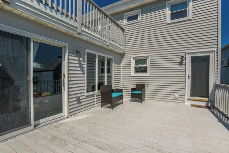 Cozy Costal Retreat in the heart of Groton's charming beach community,