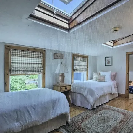 Charming classic Cape Cod home in Centerville village. 1mile to Craigville beach