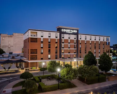 Courtyard Springfield Downtown Hotels in Springfield