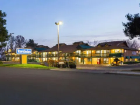 Travelodge by Wyndham Lemoore Near Naval Air Station Hotels in Lemoore