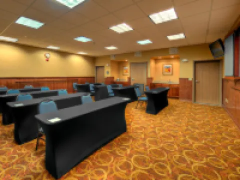 ハンプトン イン & スイーツ パームデール パームデールのホテル