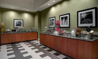 阿斯託里亞希爾頓歡朋套房酒店 - 早餐