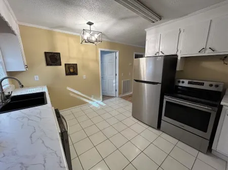 Country Living w/ TVs in Each Room Отели в г. Дарлингтон Каунти