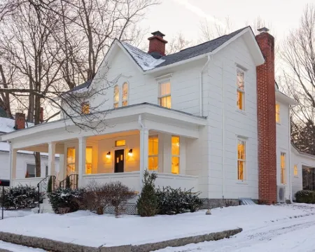 Charming Historic Home, Luxurious Remodel, Walk to Downtown, Tree-Lined Street Hotéis em Delaware