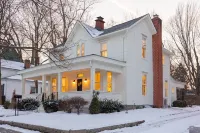 Charming Historic Home, Luxurious Remodel, Walk to Downtown, Tree-Lined Street