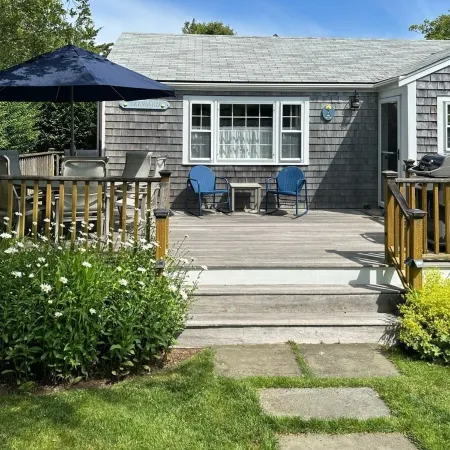 Walk to Town! Bike or Bus to Beach! Charming Cottage- Leeward- on Private Lane