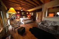 Fly Fisherman's Lodge on the Bitterroot River,  Lolo Mt Hotel di Lolo