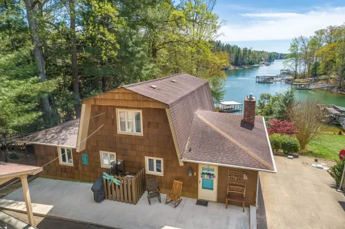 PRIVATE LAKEFRONT HOME