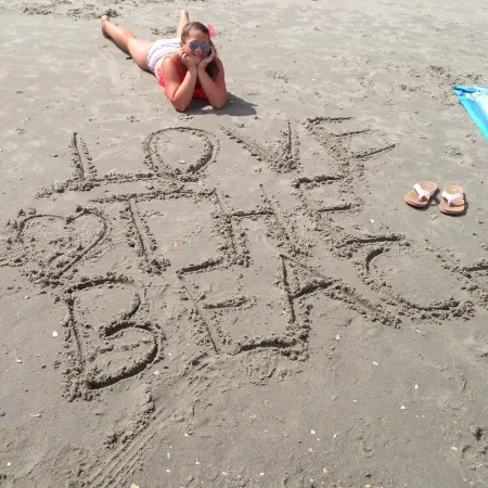 Half Shell Beach Cottage-One Block Easy Walk to Beach, Pet Friendly, Grill&Wifi