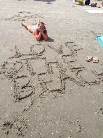 Half Shell Beach Cottage-One Block Easy Walk to Beach, Pet Friendly, Grill&Wifi