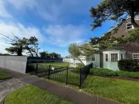 Ocean Ave 5Br: Huge Fenced Yard, Pet Friendly, 2 Houses to Beach + Shark Park!