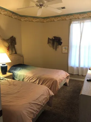 1st Floor 3 Br Condo with Free Wifi <Br>