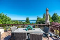 Cougar Mountain Retreat with hot tub,  sauna, and 3 floors of lake views!
