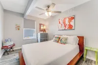 1,500 sq/ft retro style 3 bedroom 2 bath king bed Big Rig parking. Garage!