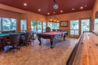 Paradise Valley Estate With Pool, Game Room And Near Entertainment!