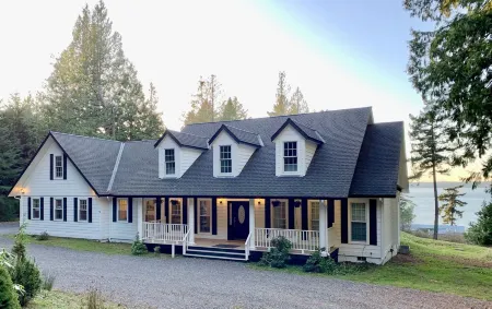 Amazing sunsets!! Water view, hot tub, close to town, fire pit.